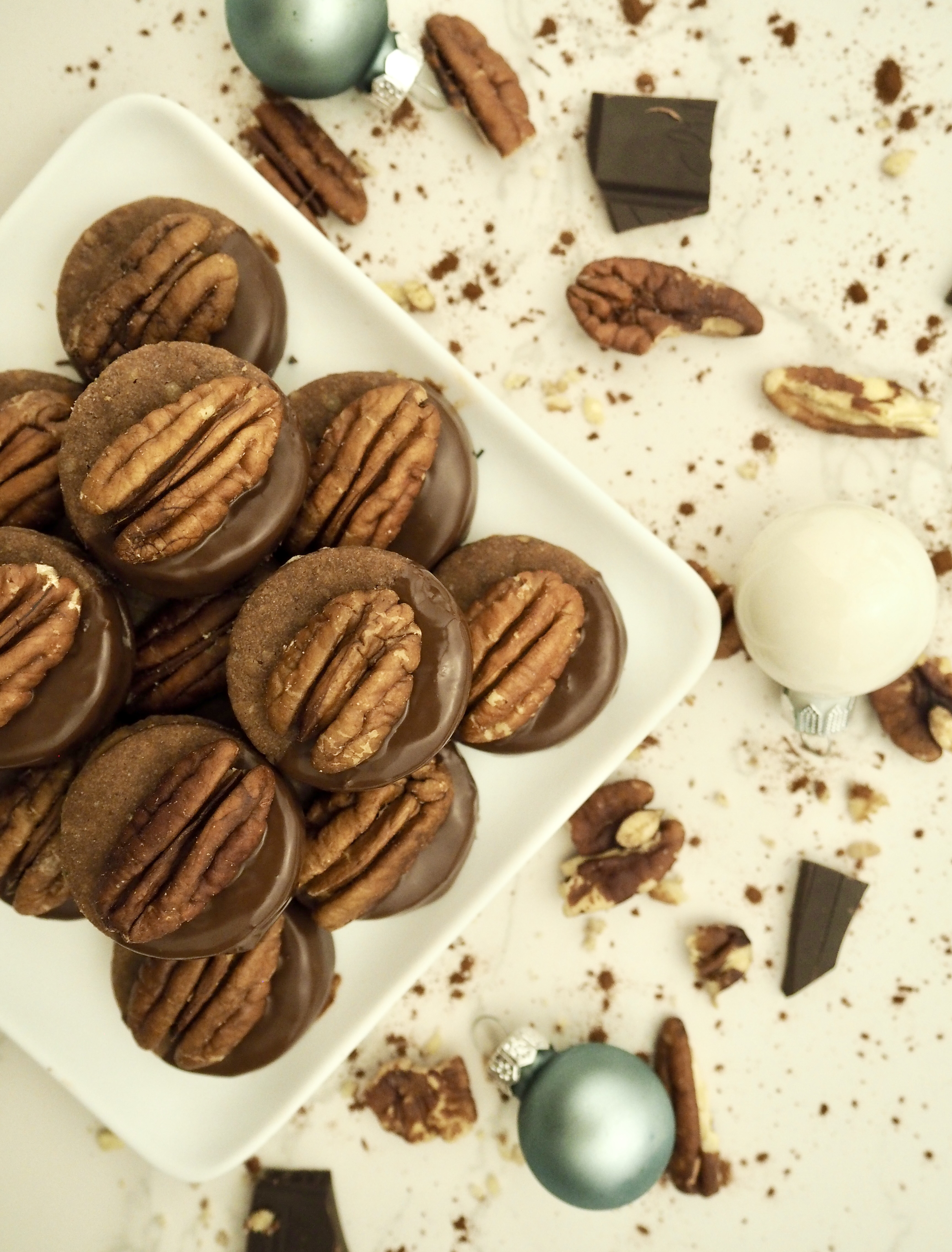 Schoko-Pekannusskekse mit Karamellfüllung