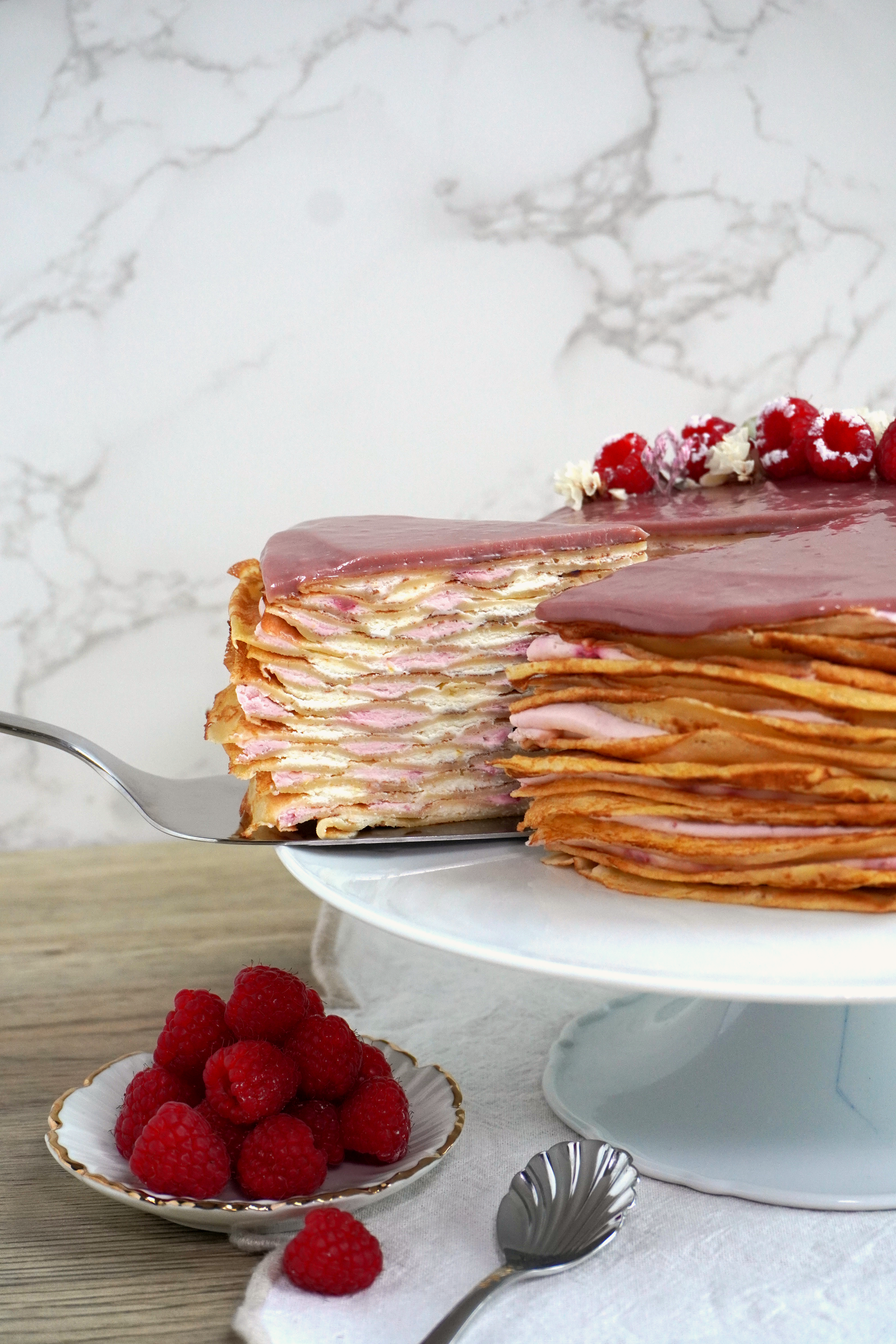 Palatschinkentorte mit Himbeeren und Topfen