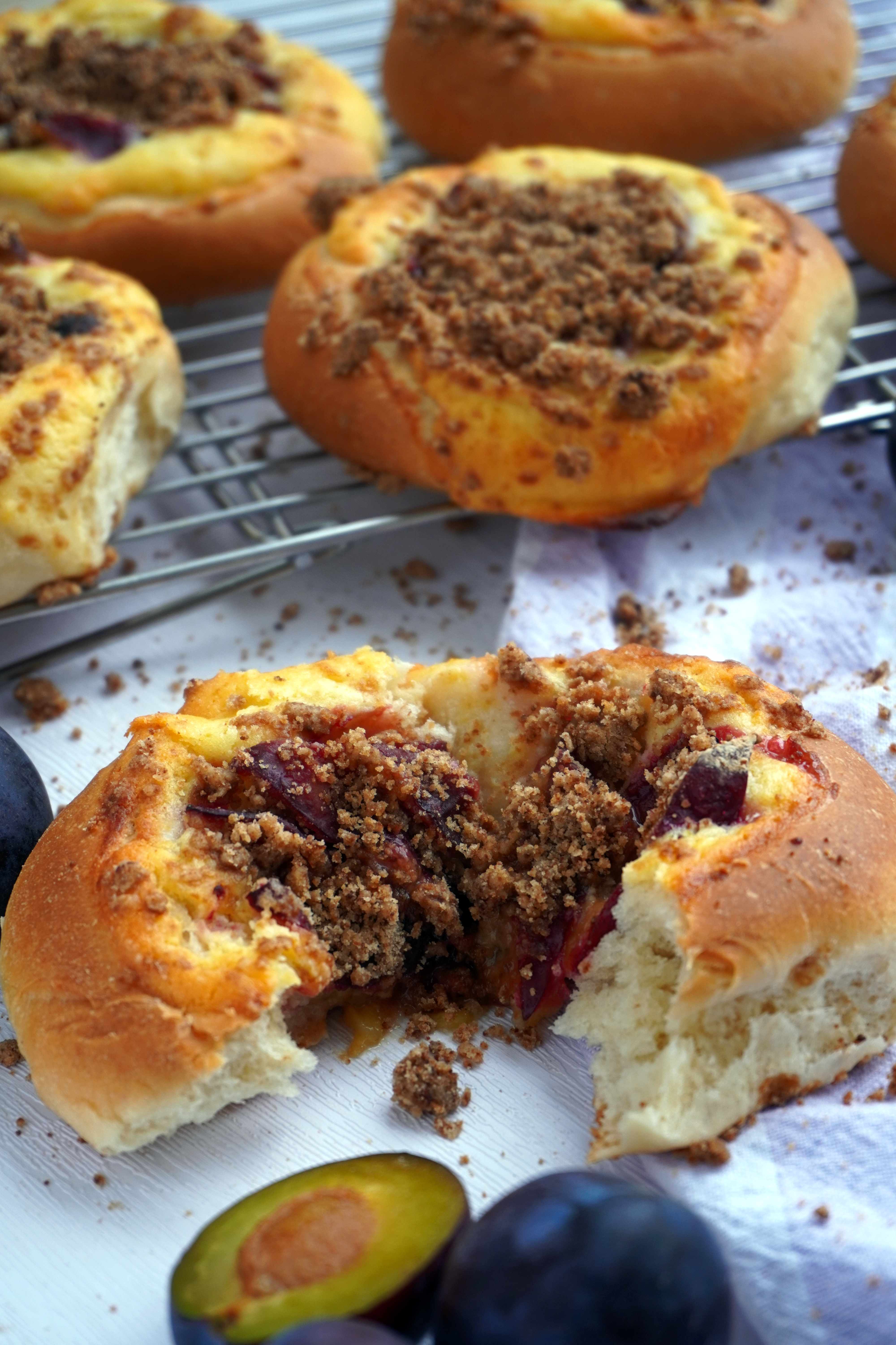 Zwetschken-Streusel-Buns
