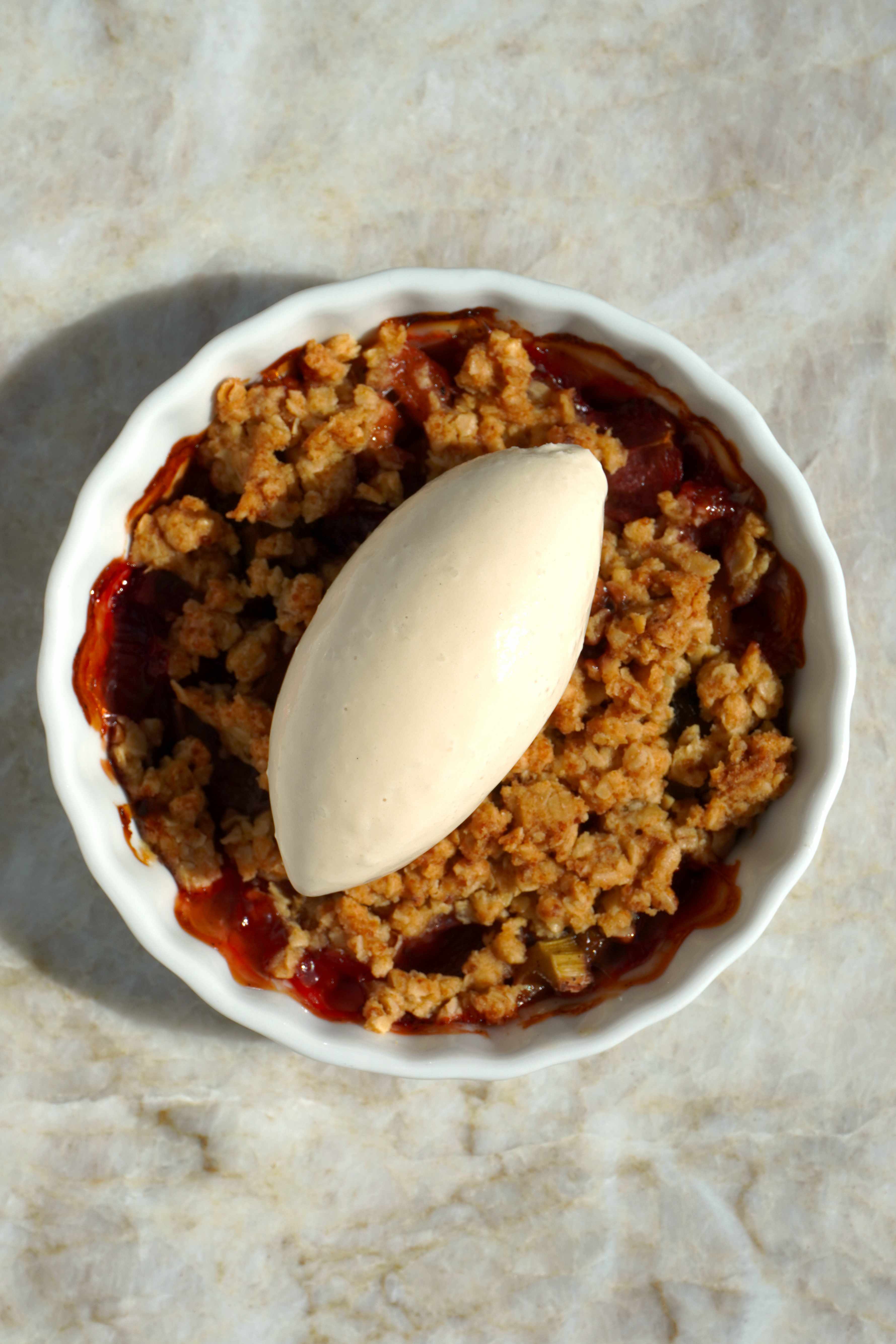 Erdbeer-Rhabarbercrumble